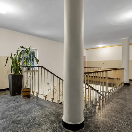 Metro Politechnika 3-bedroom * 华沙