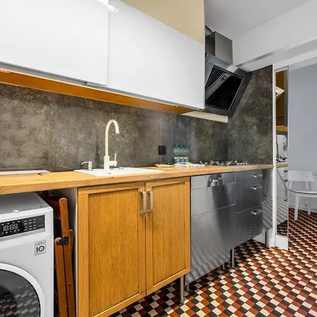 Metro Politechnika 3-bedroom 아파트