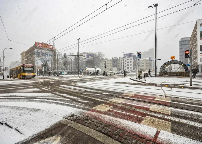 Metro Politechnika 3-bedroom * Варшава