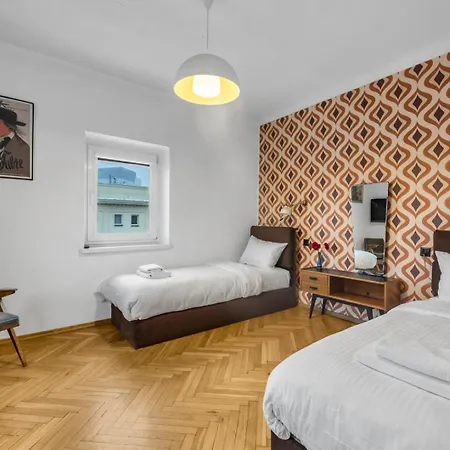 Metro Politechnika 3-bedroom Lejlighed