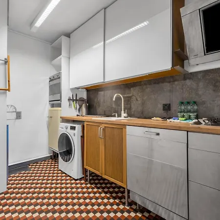 Metro Politechnika 3-bedroom